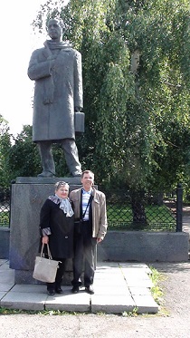 Щекалёв у памятника Н.Рубцову